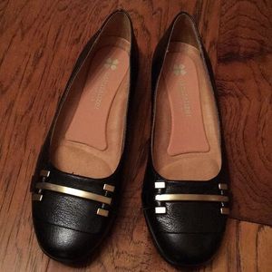 Naturalizer flats